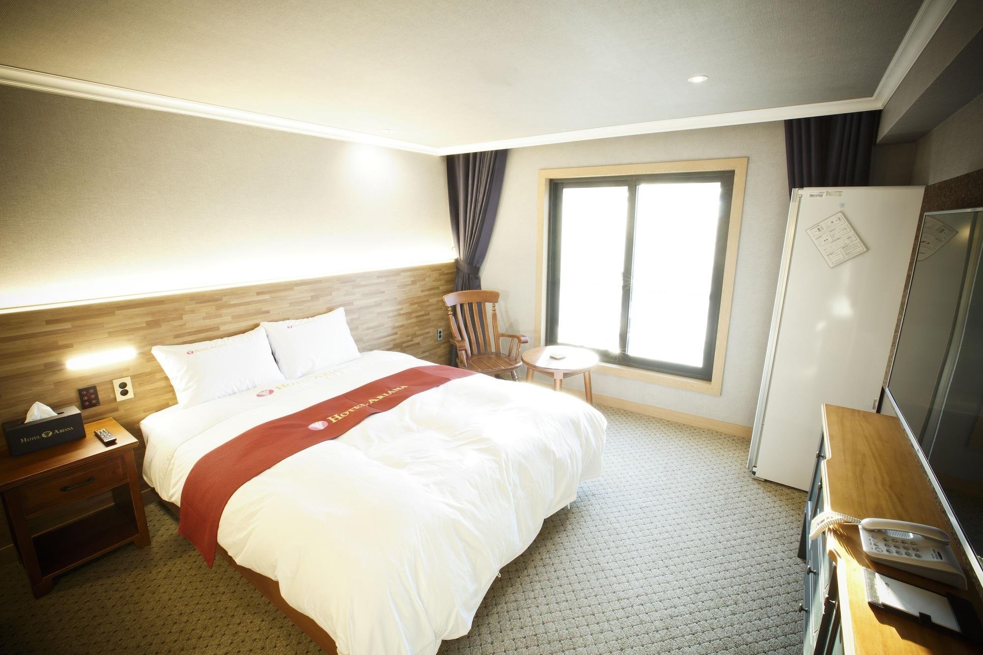 Ariana Hotel Тегу Екстер'єр фото